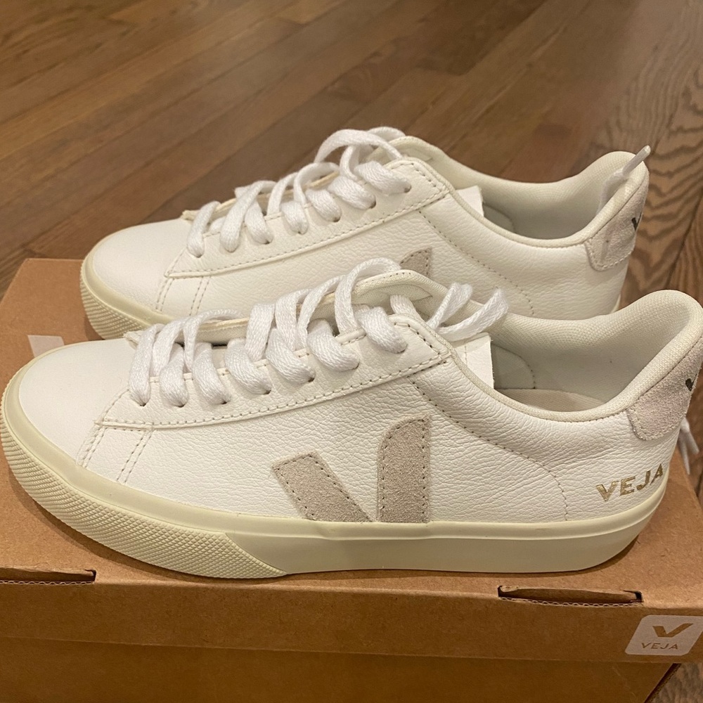 VEJA NEW! Size 35, brand new in box. Perfect condition.